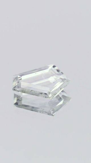 360-degree-macro-view-natural-white-sapphire-unheated-portrait-ceylon-1.83ct thumbnail 5