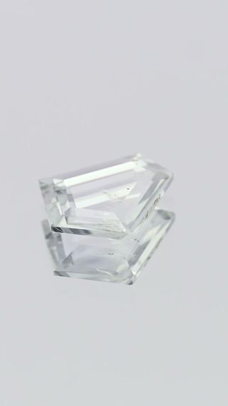 360-degree-macro-view-natural-white-sapphire-unheated-portrait-ceylon-1.83ct thumbnail 8