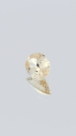 360-degree-macro-view-natural-yellow-sapphire-unheated-oval-ceylon-0.95ct thumbnail 4
