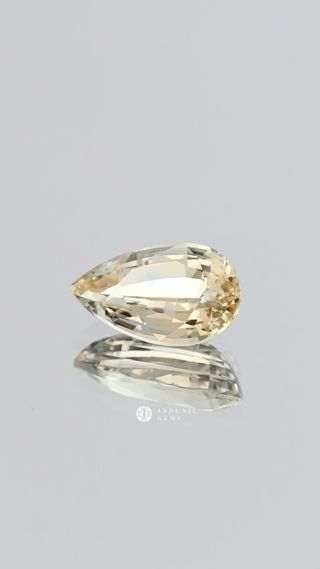 360-degree-macro-view-natural-yellow-sapphire-pear-pear-ceylon-3.00ct thumbnail 3