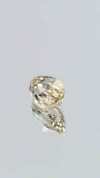 360-degree-macro-view-natural-yellow-sapphire-pear-pear-ceylon-3.00ct thumbnail 4