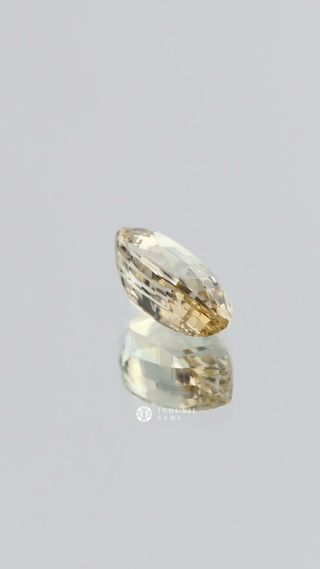 360-degree-macro-view-natural-yellow-sapphire-pear-pear-ceylon-3.00ct thumbnail 8